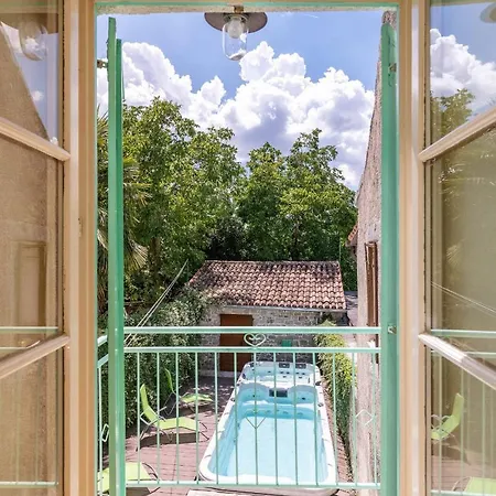 Holiday House Rose Дом отдыха *