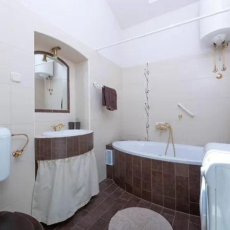 Holiday House Rose بيت للعطل Gračišće